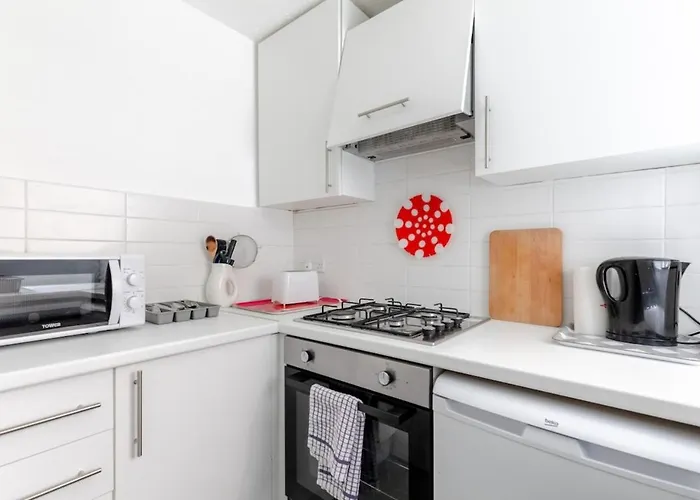 Cosy 1Bedroom Flat - 2 Min Walk To Kensington Gardens!